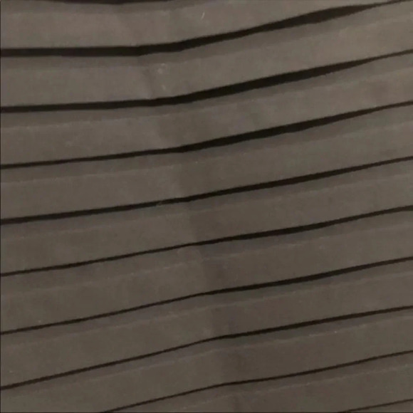 - Larry Levine stretch layered black skirt - Picture 2 of 8